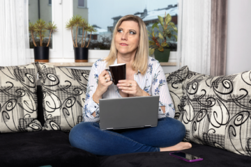 „Jeszcze chwilę poczekam.” „Jeszcze zobaczę.” „Jeszcze nie teraz.”